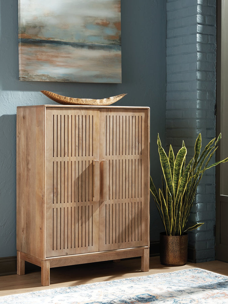 Pellamour Bar Cabinet - Town Of Bargains Furniture - NY