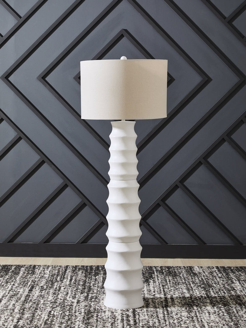 Veraleigh Floor Lamp - Town Of Bargains Furniture - NY